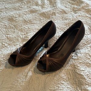 No Boundaries brown, toeless heel. Never worn outdoors. Size 9 1/2.
